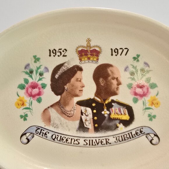 Guild Crafts (Poole) Ltd. - The Queen's Silver Jubilee, Elizabeth 1952-1977 - Picture 1 of 6